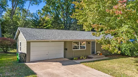 3682 Vira Rd, Stow, OH 44224