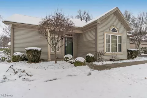 11 Hunters Woods Blvd #D, Canfield, OH 44406