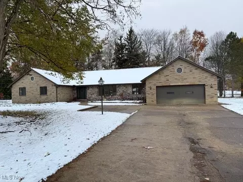 7648 N Linden Ln, Parma, OH 44130