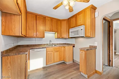 Kitchen - 340 E 257th St, Euclid, OH 44132 photo 2 of 2