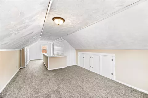 Entry Way - 340 E 257th St, Euclid, OH 44132 photo 4 of 4