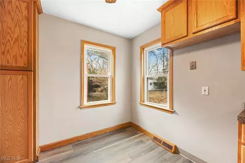 Entry Way - 340 E 257th St, Euclid, OH 44132 photo 1 of 4