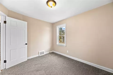Bedroom - 340 E 257th St, Euclid, OH 44132 photo 4 of 8