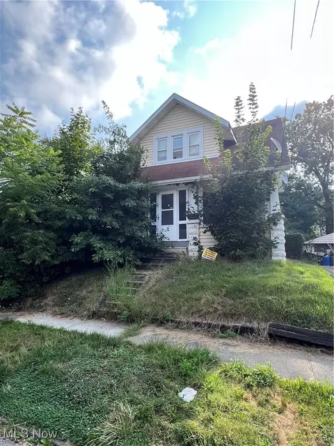 2137 12th St SW, Akron, OH 44314