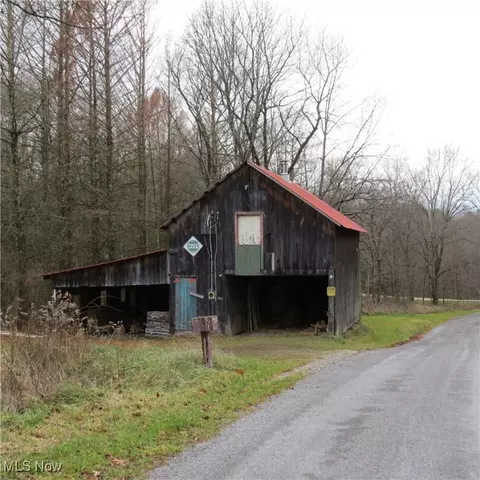 2245 Scroll Rd SW, Carrollton, OH 44615