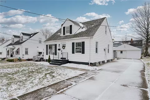 901 E 210th St, Euclid, OH 44119 photo 2