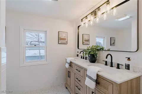 901 E 210th St, Euclid, OH 44119 photo 21