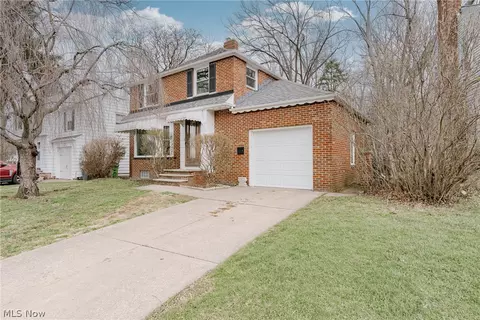 1911 Beverly Hills Dr, Euclid, OH 44117