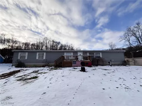7195 Lakeview Rd, Hanoverton, OH 44423