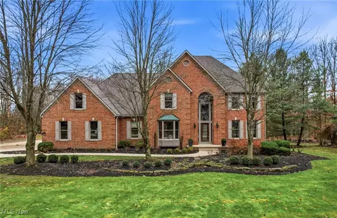 110 Timber Run Dr, Canfield, OH 44406