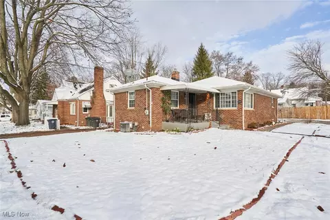 395 Massillon Rd, Akron, OH 44312