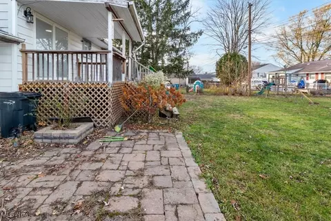 Exterior - 2255 Jackson St, Lorain, OH 44052 photo 6 of 8