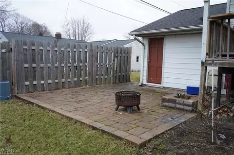 Exterior - 2255 Jackson St, Lorain, OH 44052 photo 5 of 8