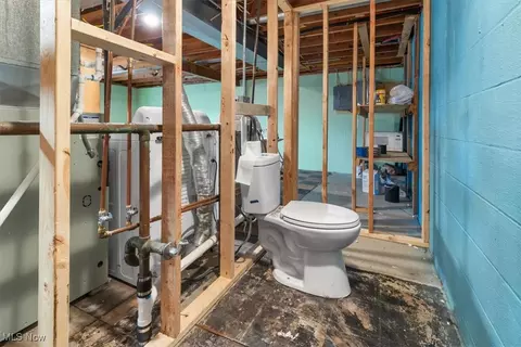 Bath - 2255 Jackson St, Lorain, OH 44052 photo 2 of 2