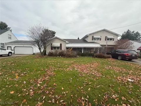 34 Iroquois St, Struthers, OH 44471