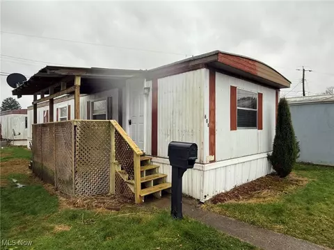 608 Karen Ave NW, New Philadelphia, OH 44663
