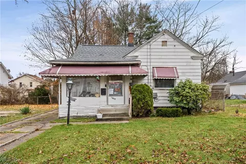 1067 Mercer Ave, Akron, OH 44320