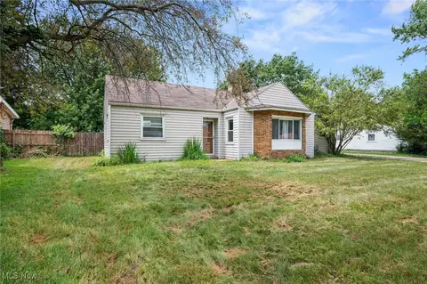 1298 Beech St, Willoughby, OH 44094 photo 2