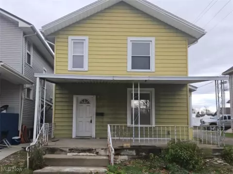 519 N Uhrich St, Uhrichsville, OH 44683