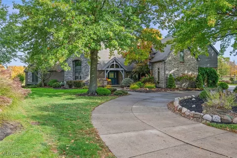 3865 Weymouth Woods Dr, Medina, OH 44256