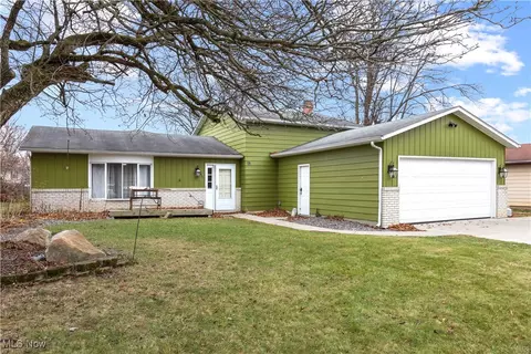1711 N Nantucket Dr, Lorain, OH 44053