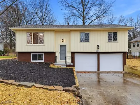 2260 E Gilwood Dr, Stow, OH 44224