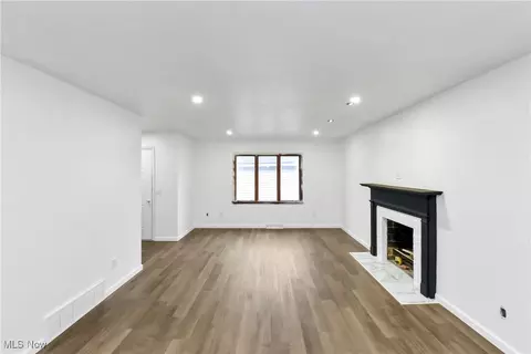 Living - 334 16th St, Elyria, OH 44035 photo 4 of 9