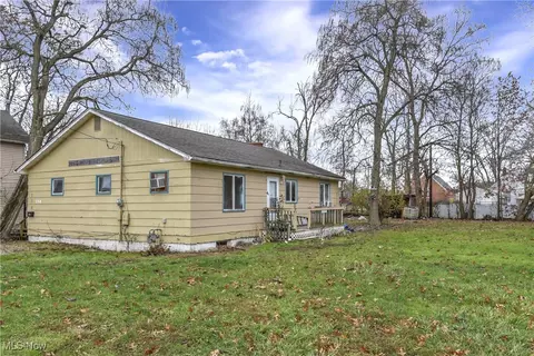 Exterior - 334 16th St, Elyria, OH 44035 photo 2 of 7