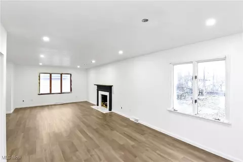 Living - 334 16th St, Elyria, OH 44035 photo 8 of 9