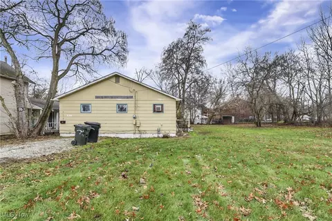 334 16th St, Elyria, OH 44035