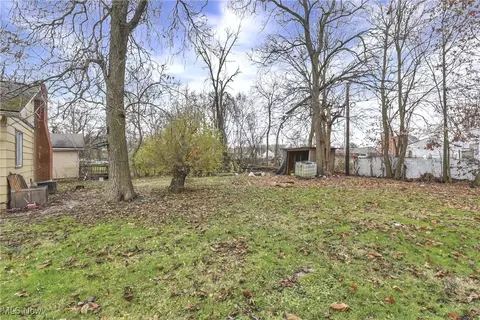 Exterior - 334 16th St, Elyria, OH 44035 photo 4 of 7