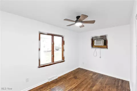 Bedroom - 334 16th St, Elyria, OH 44035 photo 3 of 4