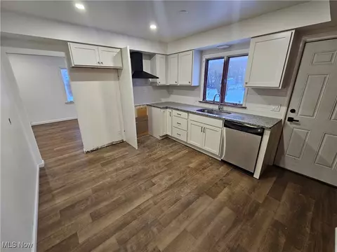 Kitchen - 334 16th St, Elyria, OH 44035 photo 2 of 3