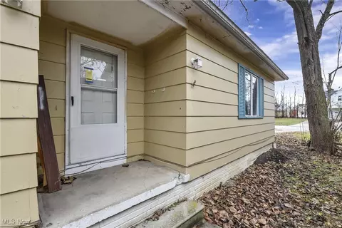 Exterior - 334 16th St, Elyria, OH 44035 photo 6 of 7