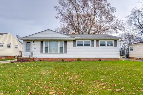 7591 Dawn Haven Dr, Parma, OH 44130