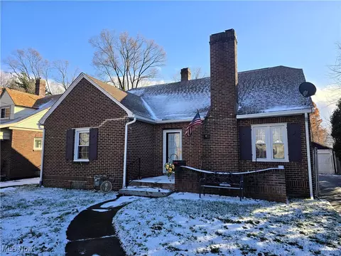 15 Vermont Ave, Youngstown, OH 44512