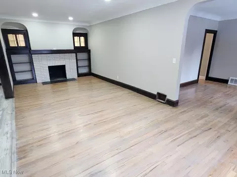 Living - 4601 E Sprague Rd, Independence, OH 44131 photo 4 of 13