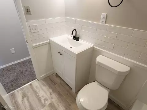 Bath - 4601 E Sprague Rd, Independence, OH 44131 photo 4 of 4