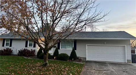 4715 Woodridge Dr, Austintown, OH 44515
