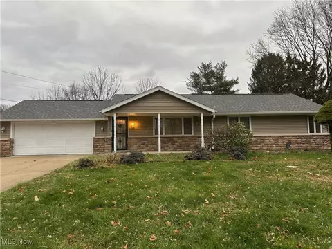 13792 Amodio Ave NW, Uniontown, OH 44685