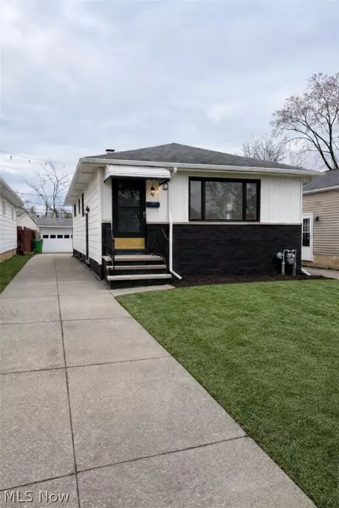 48 William St, Bedford, OH 44146