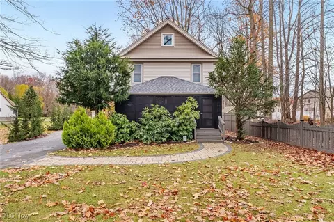 6067 Collins Rd, Mentor, OH 44060