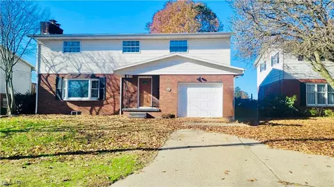 739 Campbell Dr, Belpre, OH 45714