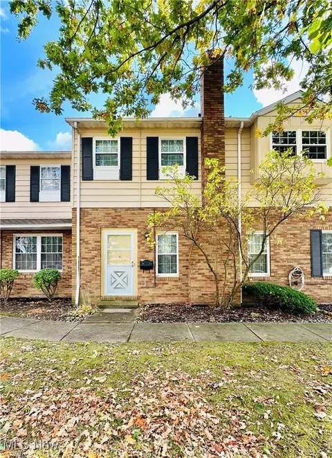 8300 Deepwood Blvd #8, Mentor, OH 44060
