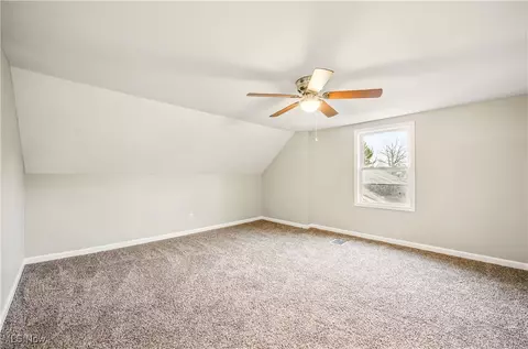 Bedroom - 414 10th St, Struthers, OH 44471 photo 4 of 7