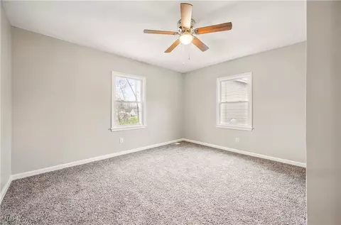 Bedroom - 414 10th St, Struthers, OH 44471 photo 2 of 7
