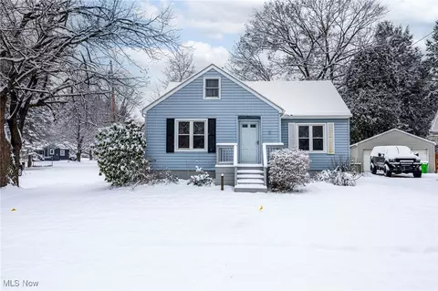 96 Waltz Dr, Barberton, OH 44203