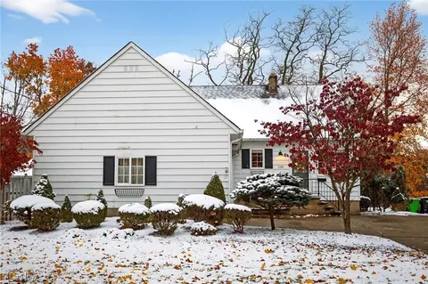 116 Forest Dr, Bedford, OH 44146