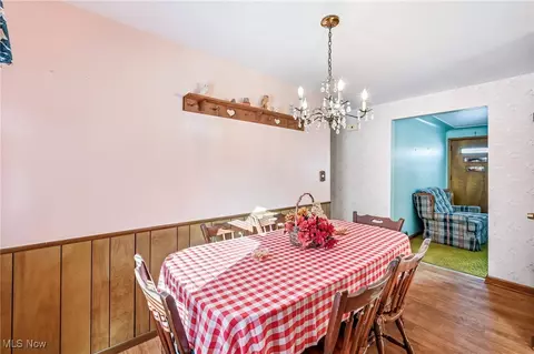 Dining - 250 E Manor Ave, Struthers, OH 44471 photo 1 of 2