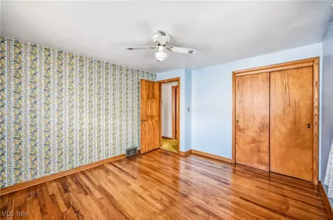 Bedroom - 250 E Manor Ave, Struthers, OH 44471 photo 3 of 6